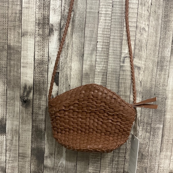 CLEOBELLA TAN WOVEN CROSSBODY NWT - Picture 2 of 8